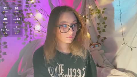 Snapshot of moonlight__lovers chatting on December 4, 9:12 am Dana online show from December 4, 9:12 am