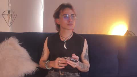 Snapshot of moonn_fox chatting on September 30, 9:14 pm Moon online show from September 30, 9:14 pm