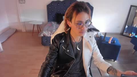 Snapshot of moonn_fox chatting on October 7, 8:38 pm Moon online show from October 7, 8:38 pm