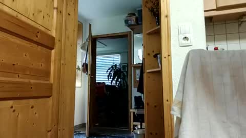 moos1 online show from June 9, 5:29 am