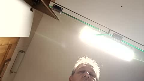 moos1 online show from April 15, 5:00 am