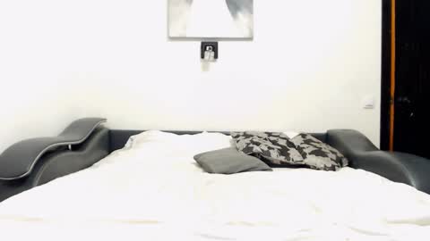 moto00000 online show from March 1, 3:27 pm