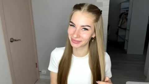 Stella online show from April 21, 7:15 am