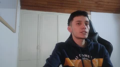 Snapshot of mr_andresr chatting on September 18, 3:32 am Andy online show from September 18, 3:32 am