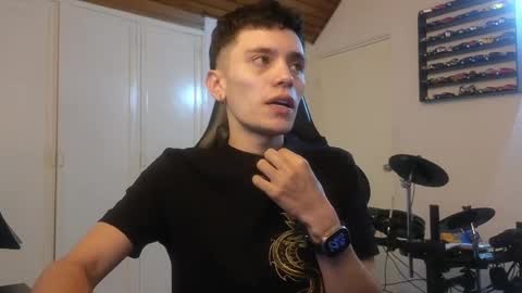 Snapshot of mr_andresr chatting on October 9, 3:56 am Andy online show from October 9, 3:56 am