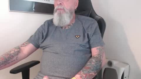 mr_boombastic2021 online show from May 22, 8:32 am