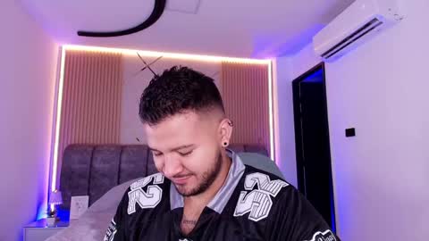 MIKEE online show from April 19, 3:18 am