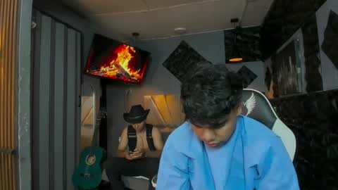 mr_mois online show from April 7, 6:37 am