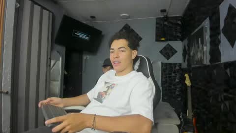 mr_mois online show from April 20, 9:34 am