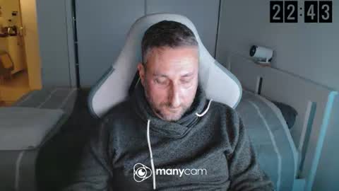 mrdr000 online show from March 31, 8:42 pm