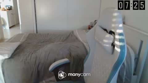 mrdr000 online show from April 21, 5:25 am