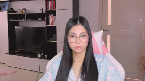 ms_emily_ online show from April 18, 9:22 am