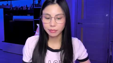 ms_emily_ online show from March 24, 2:01 pm