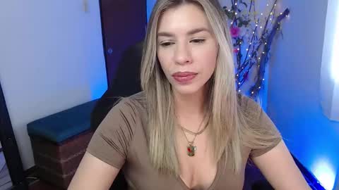 Snapshot of ms_sofiax chatting on October 21, 3:48 pm Sofia online show from October 21, 3:48 pm