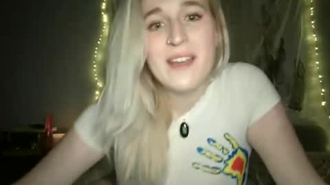 Snapshot of msclairewhatever chatting on October 24, 12:33 am msclairewhatever online show from October 24, 12:33 am