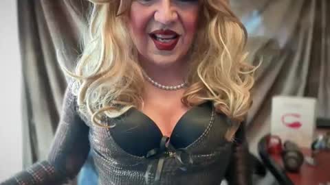 mskarentoy online show from April 1, 7:11 pm