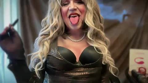 mskarentoy online show from January 31, 9:45 pm