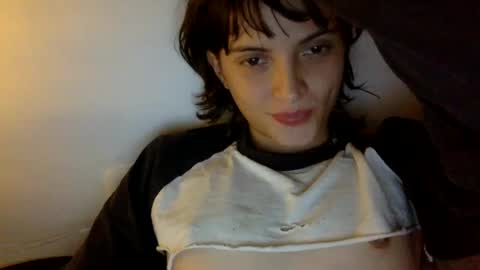 Snapshot of munchi_ chatting on February 18, 11:19 pm   online show from February 18, 11:19 pm