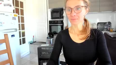 LOVELY JULIA  Peter DAY online show from February 21, 9:34 am