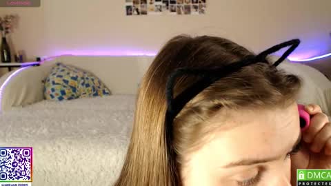 Snapshot of murrrworren chatting on February 28, 8:42 am Mira online show from February 28, 8:42 am