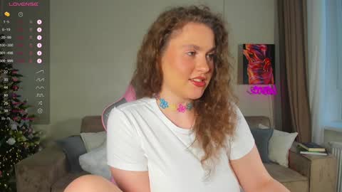 Snapshot of my_emmy chatting on February 4, 2:49 am Emmy online show from February 4, 2:49 am