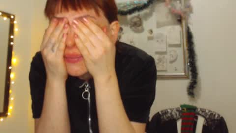     sara      i know you love me xoxox     online show from December 10, 7:47 am