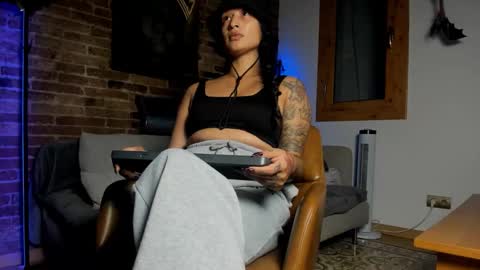 Lola online show from October 22, 10:33 pm