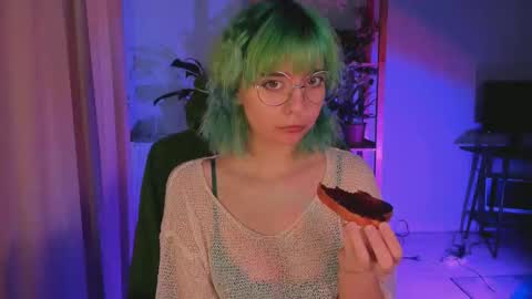 MylaFlores online show from November 17, 5:10 am