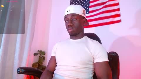 Mylo Wallace  online show from November 20, 8:17 pm