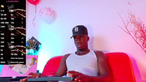 Mylo Wallace  online show from March 7, 2:15 am