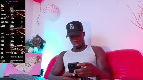 Mylo Wallace  online show from March 6, 11:09 pm