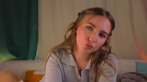 myrahenley online show from April 17, 11:56 am