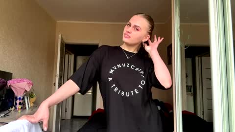 Ele online show from April 2, 7:05 am