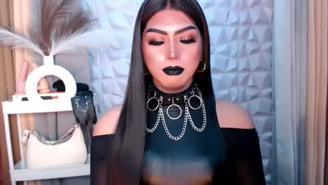 Snapshot of mysterious_diva chatting on October 21, 8:23 pm SUPPORT GODDESS TRISHA AND DONT FORGET TO FOLLOW ME online show from October 21, 8:23 pm