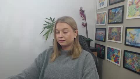 Snapshot of mysteryericax chatting on October 23, 9:00 am Erica online show from October 23, 9:00 am