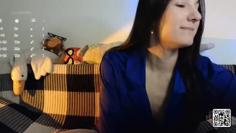 Mia online show from October 28, 5:14 pm