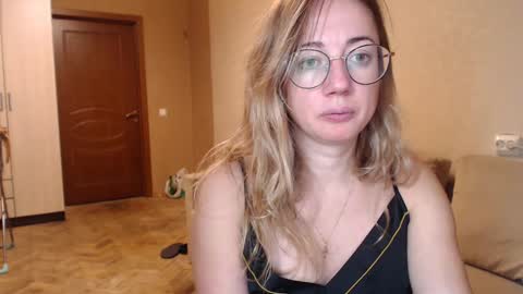 Maya online show from December 15, 1:00 pm