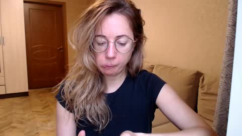 Maya online show from January 19, 11:45 am