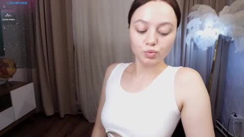 Eva  online show from October 11, 6:51 am