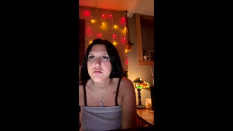 n0rmalgurl online show from June 6, 2:39 am