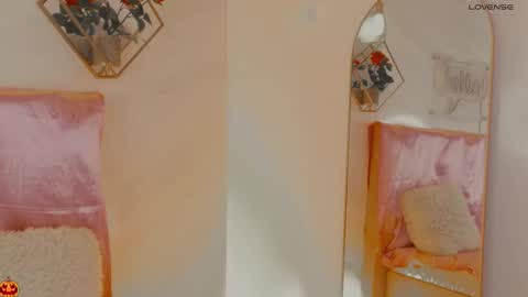 naamah_b online show from October 16, 2:28 pm