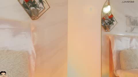 naamah_b online show from September 12, 5:15 pm