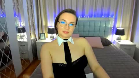NadinGracefull online show from May 25, 10:05 pm