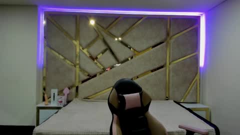 Snapshot of nahia_low chatting on February 19, 2:55 am  Valeria  online show from February 19, 2:55 am