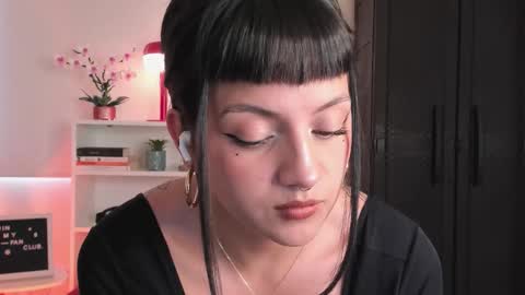 Nahia INDEPENDENT MODEL P online show from February 3, 10:25 pm