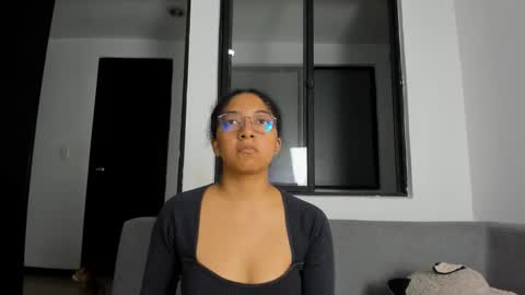 Laura online show from December 18, 2:40 am