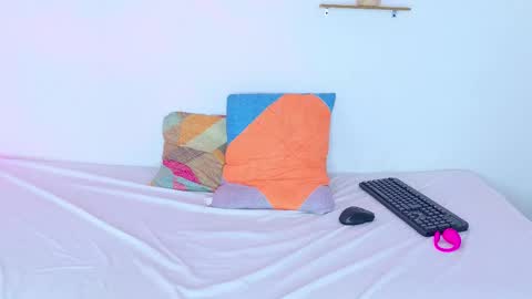 nahomy_james25 online show from January 21, 3:43 pm