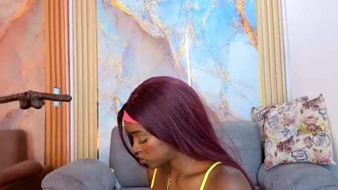 nahomy_smith23_aws online show from October 28, 10:44 pm