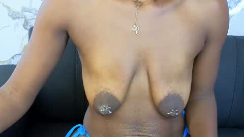 nahomy_smith23_aws online show from December 4, 12:54 am