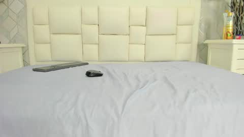 naia_cox online show from April 9, 4:49 am